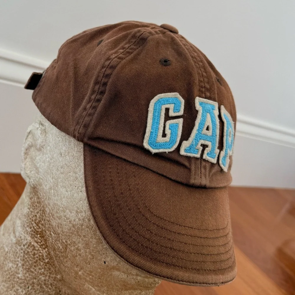 GAP Kids Boys Baseball Cap GAP Logo Appliqué Hat Brown Blue Cream Patch Size S/M